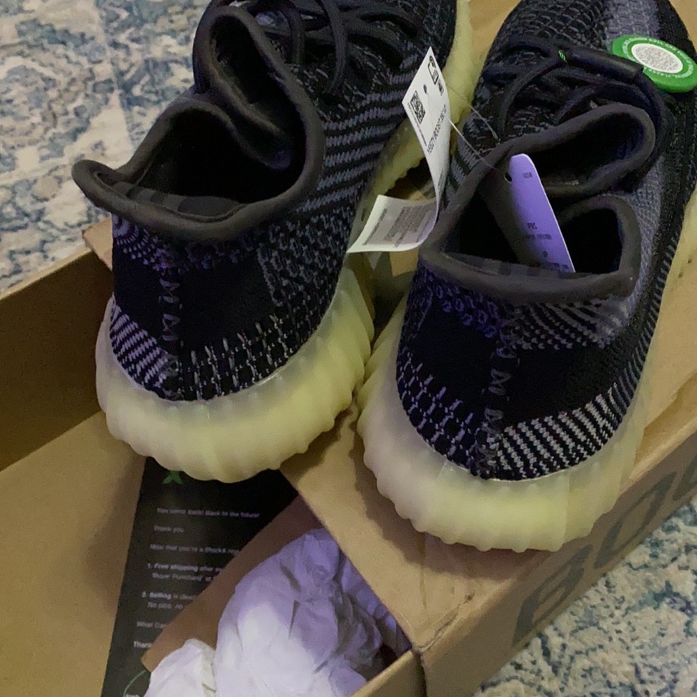 Yeezy boost 350 brand new bought from Yook’s sz 7.5 us and 7 uk. Never worn.